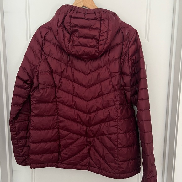 Lole ultralight down jacket size large maroon - Picture 3 of 4